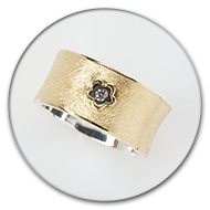 Ring from 18k gold and charred 925 silver with brilliant